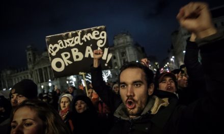 Harmadik napja tartanak Magyarországon a kormányellenes tüntetések (Élő videó)