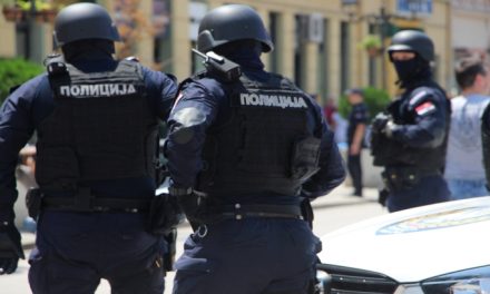 Állig felfegyverzett koszovói rendőröket vettek őrizetbe Szerbia területén