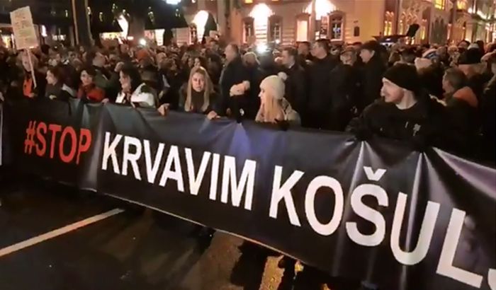 Belgrádban több ezren tüntettek a hatalom ellen