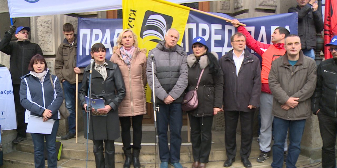 Tanügyesek tüntettek a szerb kormány épülete előtt