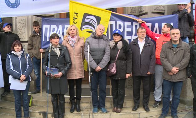 Tanügyesek tüntettek a szerb kormány épülete előtt
