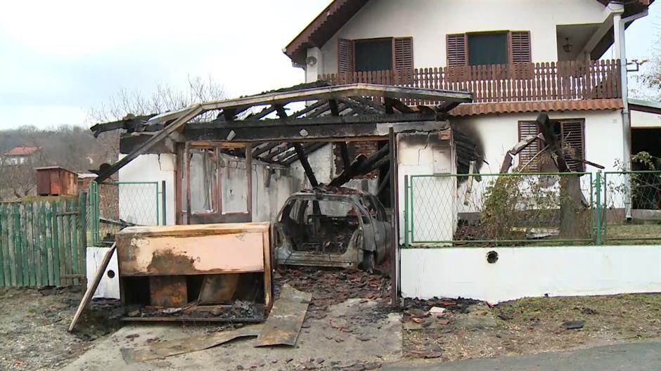 Felgyújtották egy újságíró házát majd rálőttek (Videóval)