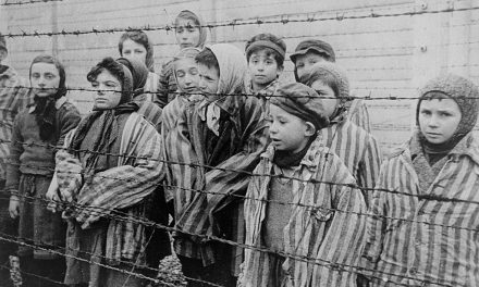 Merkel: Meg kell újítani a Holokauszt-emléknapot