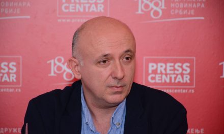 Radomirović: A helyi médiumok jelentik a demokratikus társadalom alapját