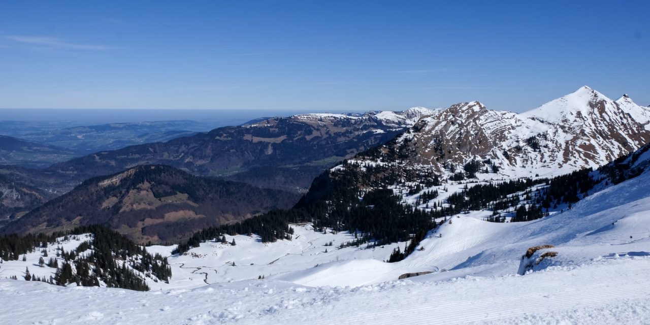 Két sielőt sodort el lavina Ausztriában
