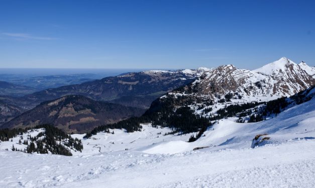 Két sielőt sodort el lavina Ausztriában