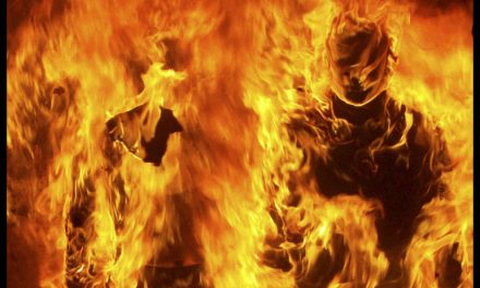 Tűz a belgrádi Bežanijska kosa lakótelepen: Egy anya és gyermeke kiugrott a negyedik emeleti lakásból