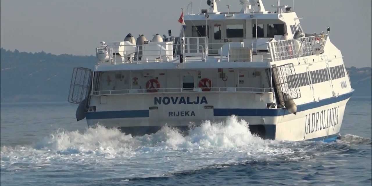 Zadar: Partnak ütközött egy hajó