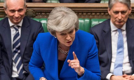 Bizalmat szavazott a brit parlament Theresa Maynek