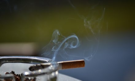 WHO: Szerbia rendelje el a teljes dohányzási tilalmat a nyilvános helyeken