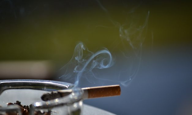 WHO: Szerbia rendelje el a teljes dohányzási tilalmat a nyilvános helyeken