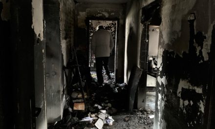Grocka község volt polgármestere beperli az újságírót, akinek leégett a háza