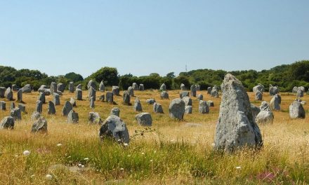 Franciaország mai területéről eredhetnek a Stonehenge-hez hasonló őskori kőemlékek