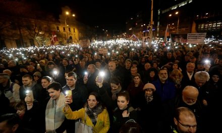 Tízezrek tüntettek a Kuciak-gyilkosság évfordulóján