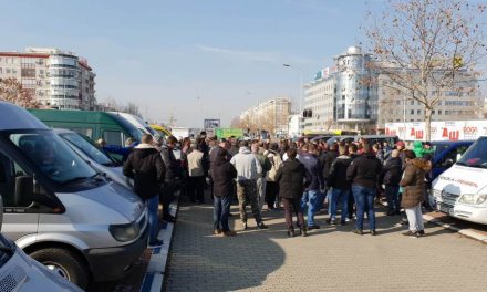 Belgrád: Tiltakoztak a mikrobusz sofőrök