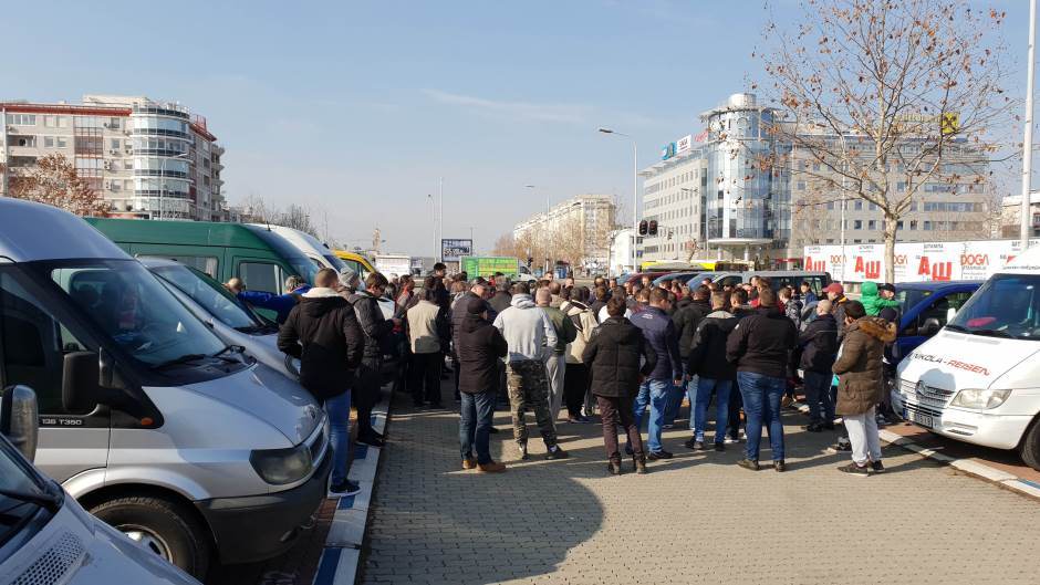 Belgrád: Tiltakoztak a mikrobusz sofőrök