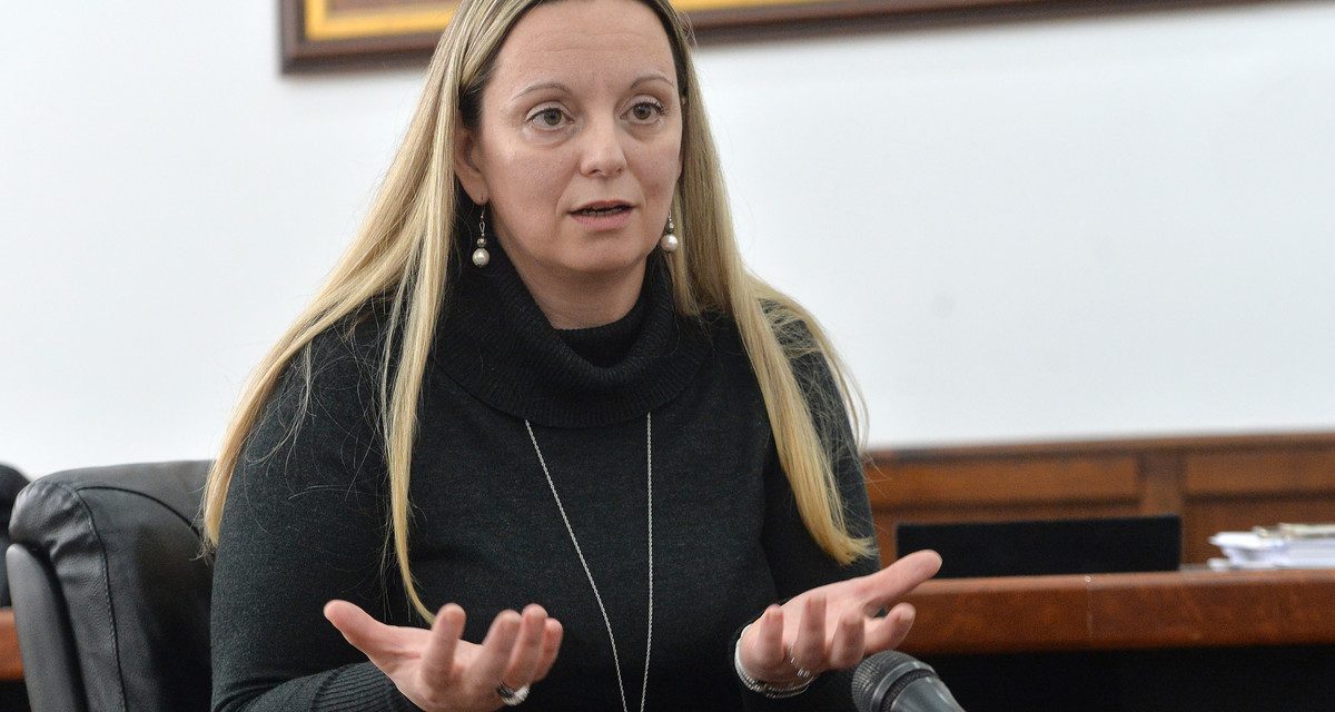Lemond a Vinča intézet igazgatónője, miután férjét letartóztatták