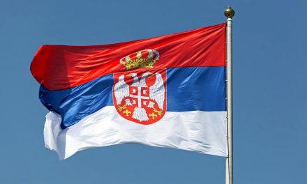 A szerb zászló lett a világ legszebb lobogója
