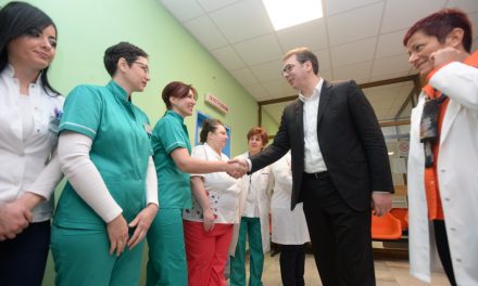 Vučić: Jelentős béremelésre számíthatnak az egészségügyben