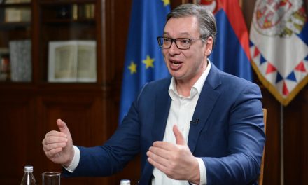 <span class="entry-title-primary">Vučić: Tévednek, ha bármit is erőszakkal gondolnak elérni+ÉLŐ VIDEÓVAL</span> <span class="entry-subtitle">A tüntetők áttörték a kordont</span>