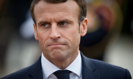 Macron: Európa arra törekszik, hogy visszaállítsa a békét a kontinensen