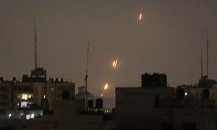 Két rakétát lőttek ki Tel-Avivra a Gázai övezetből