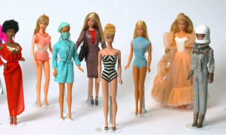 <span class="entry-title-primary">Barbie hatvan</span> <span class="entry-subtitle">Generációk öltöztették a legcsinosabb játékbabát</span>