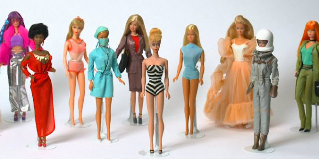 <span class="entry-title-primary">Barbie hatvan</span> <span class="entry-subtitle">Generációk öltöztették a legcsinosabb játékbabát</span>