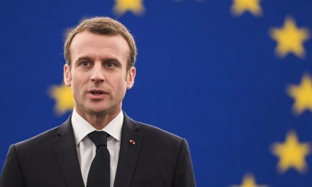 Macron: „Hiszek abban az Európában, amelyik egyszerre védi meg értékeit és határait”