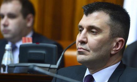 Szerbia, ahol a munkaügyi miniszter névtelenül tesz feljelentést