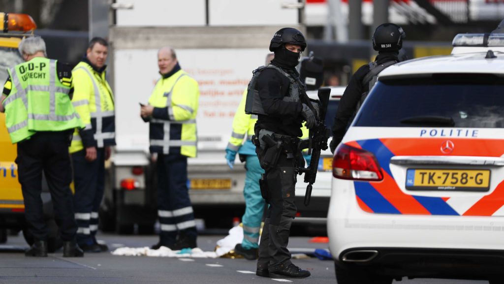 Lövöldözés volt Hollandiában egy villamoson, egy ember meghalt, többen megsérültek