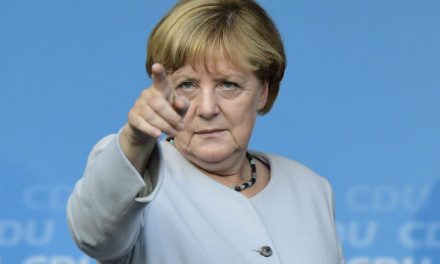 Angela Merkel tanácsadói Belgrádba utaznak