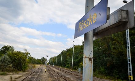 <span class="entry-title-primary">Átépítés miatt két hónapra lezárják a röszkei vasúti átjárót</span> <span class="entry-subtitle">Októberben indulhatnak a személyvonatok Szeged és Szabadka között</span>