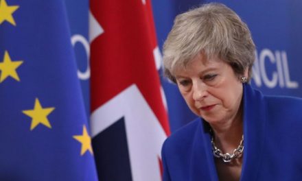 A Brexit további halasztásának kezdeményezésére kötelezte a londoni alsóház Theresa Mayt
