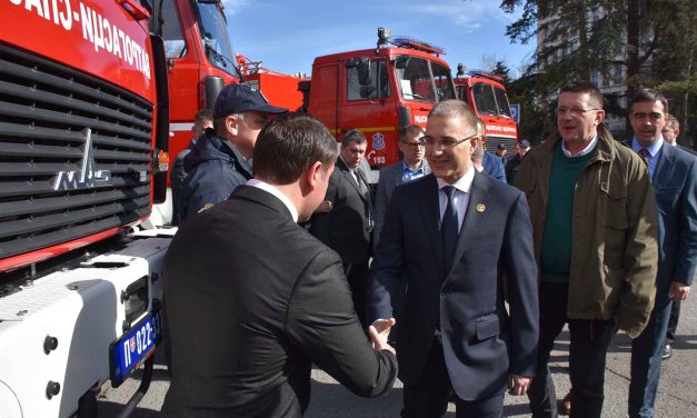 Hét új tűzoltóautót kapott a katasztrófavédelem