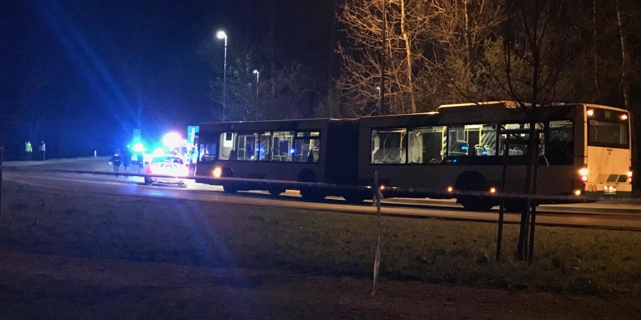 Eltérítettek egy városi buszt, a rendőrség lelőtte az elkövetőt