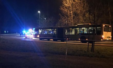 Eltérítettek egy városi buszt, a rendőrség lelőtte az elkövetőt