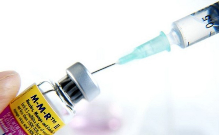 „Vonják be a védőoltást megtagadó egészségügyi dolgozó engedélyét”