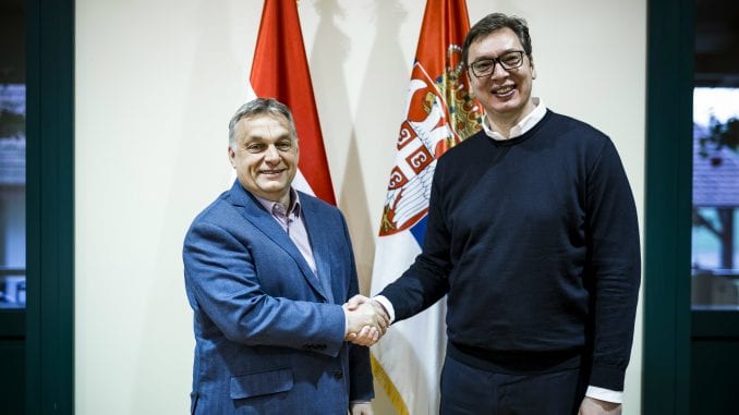 Vučić Orbántól is bocsánatot kért