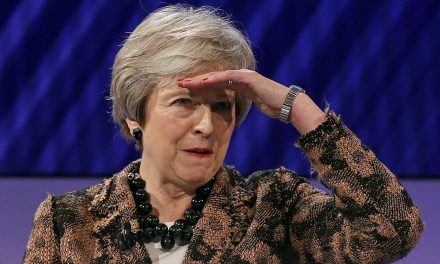 Theresa May: nincs jele, hogy a megállapodást a közeljövőben el lehetne fogadtatni