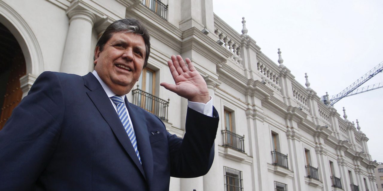Fejbe lőtte magát a volt perui elnök, amikor el akarták vinni korrupció miatt