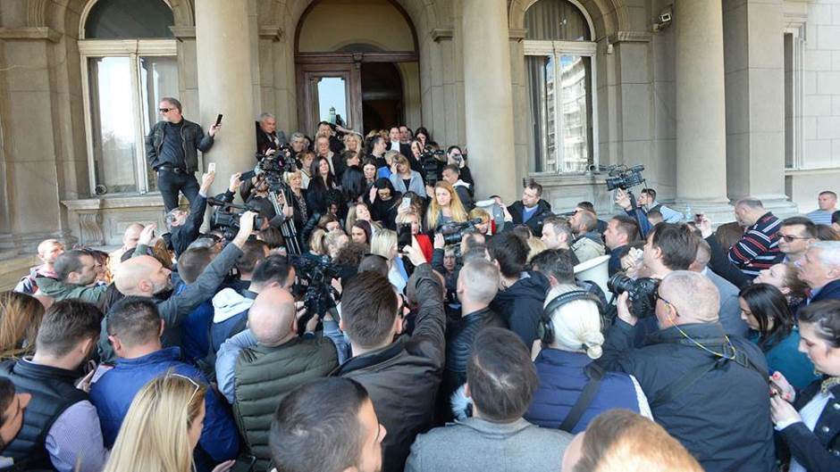 Az ellenzéki képviselőket nem engedték be a belgrádi képviselő-testület ülésére