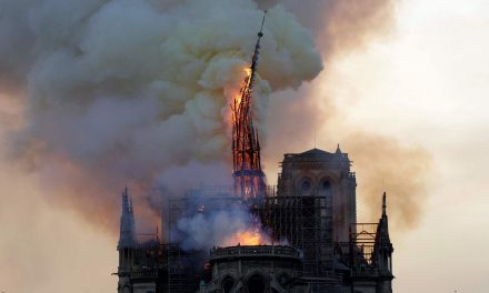 Notre Dame – Dohányoztak a felújításon dolgozó munkások