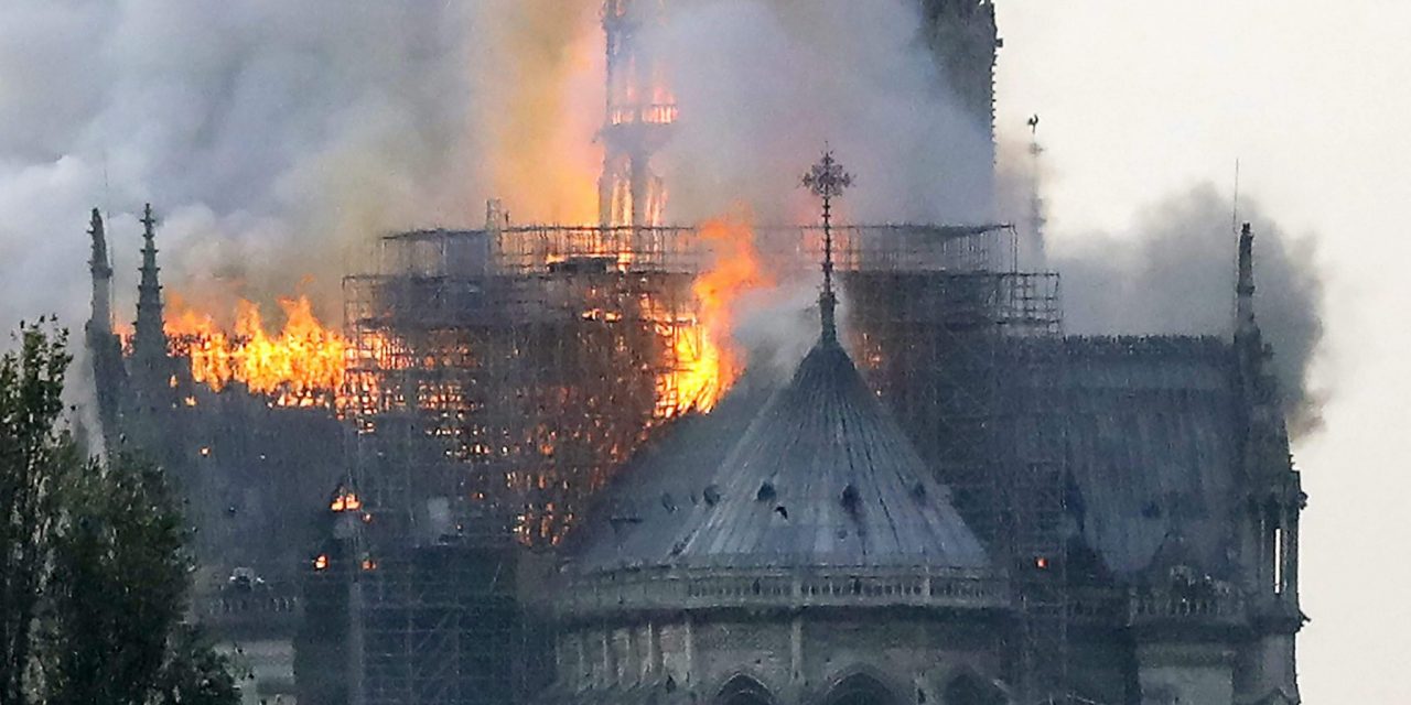 Koszovó 20 000 euróval támogatja a Notre Dame újjáépítését