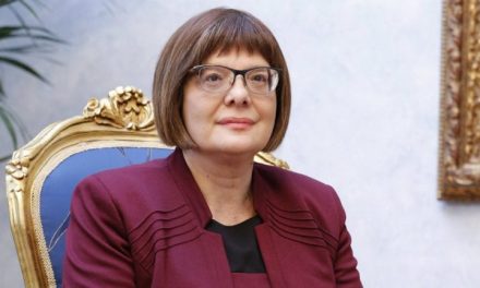 Gojković megkérte az embereket, védjék meg a képviselőházat
