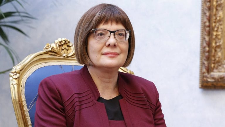 Gojković megkérte az embereket, védjék meg a képviselőházat
