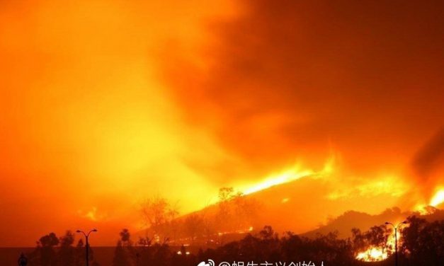 Harminc tűzoltó veszett oda egy kínai erdőtűzben