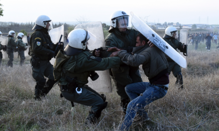 Többször összecsaptak a migránsok a rendőrökkel Görögországban