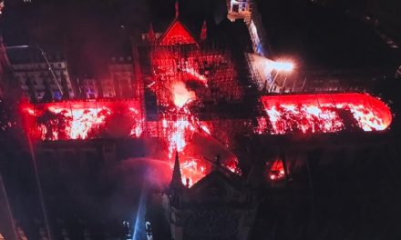 Notre Dame: A levegőből nem lehet oltani a tüzet