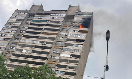 Belgrád: Tűz a Voždovac városnegyedben